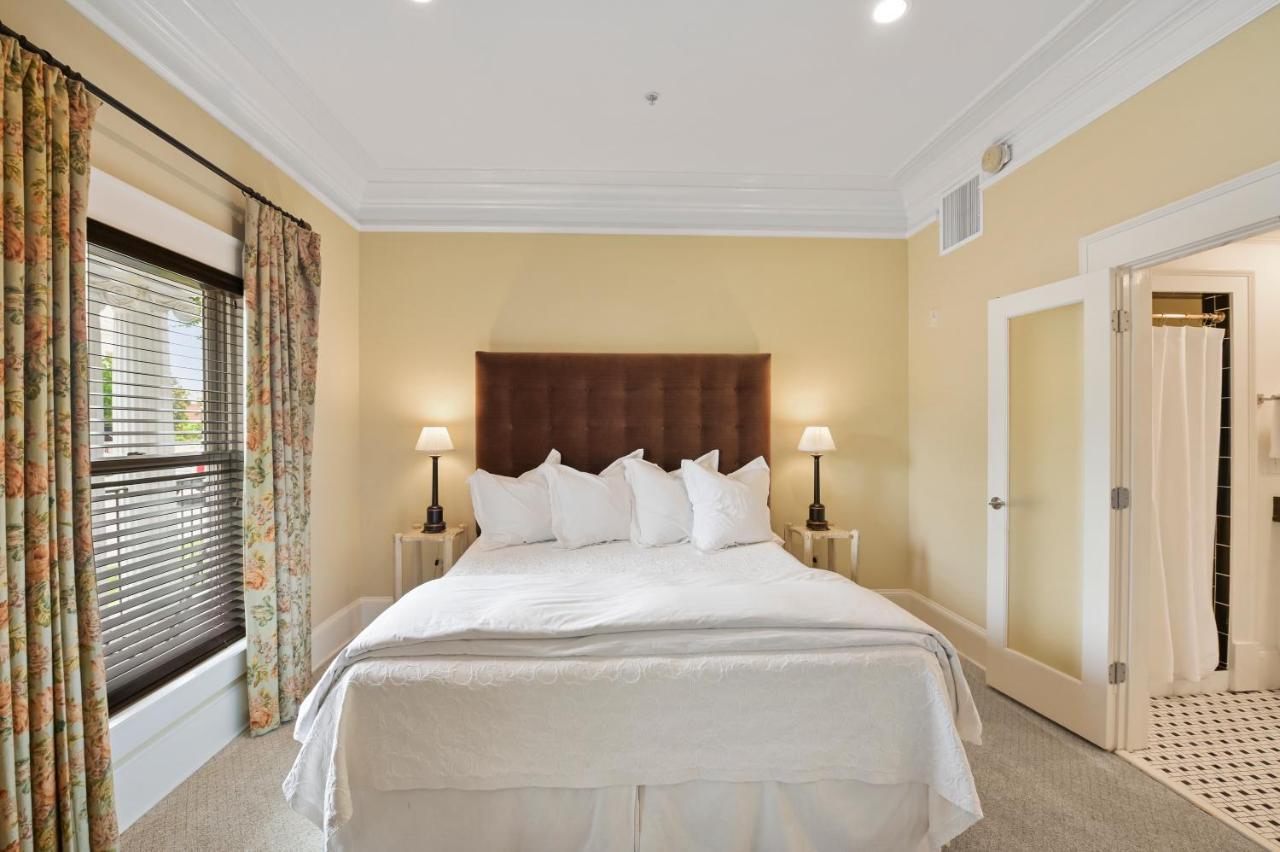 The James Madison Inn Екстер'єр фото