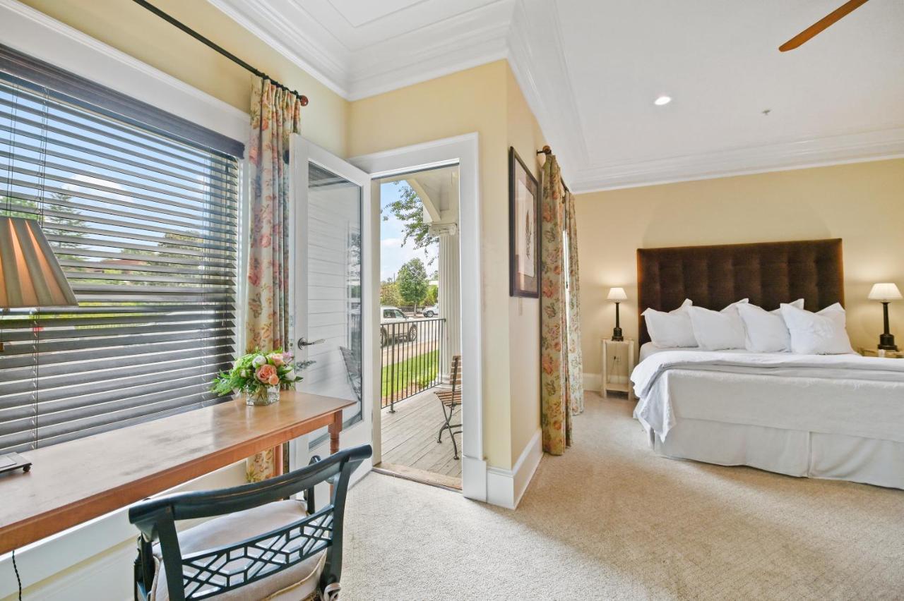 The James Madison Inn Екстер'єр фото