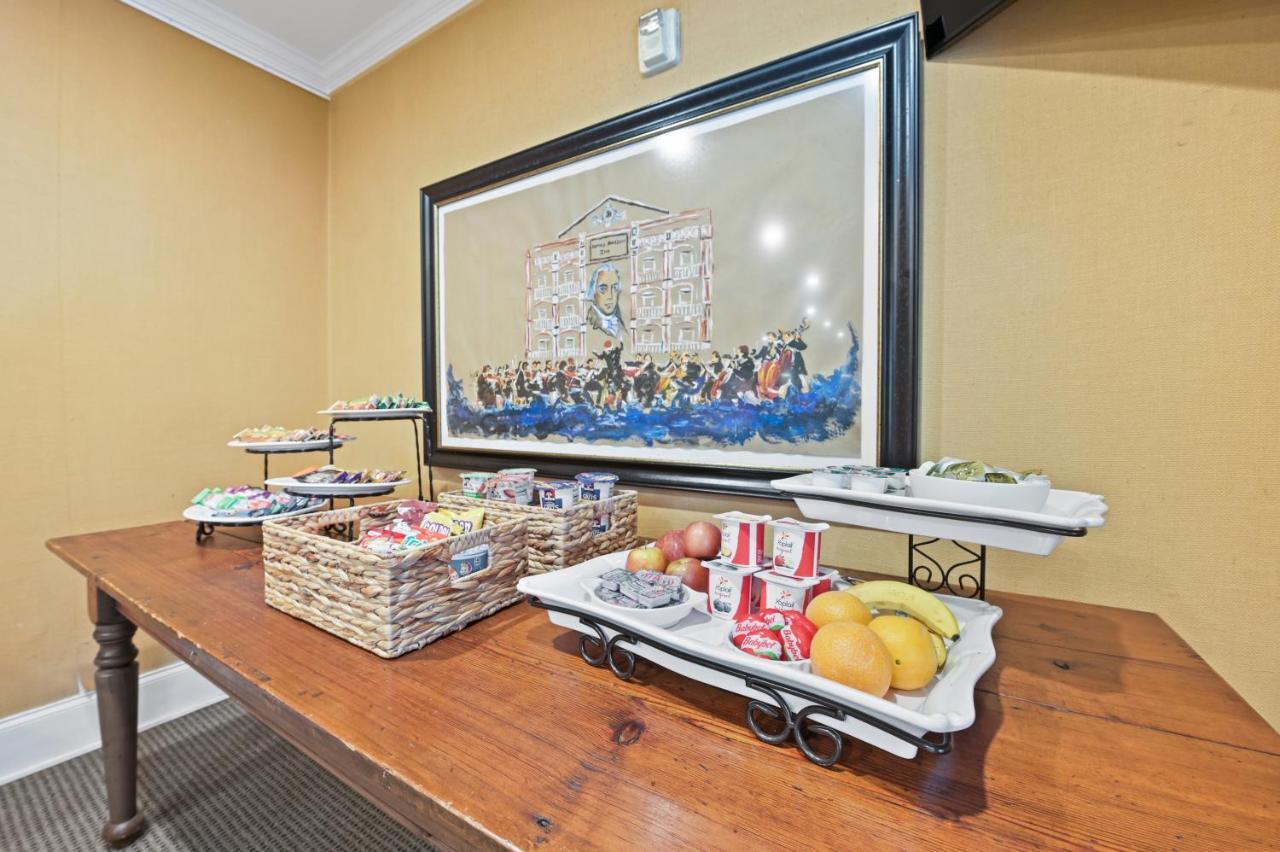 The James Madison Inn Екстер'єр фото