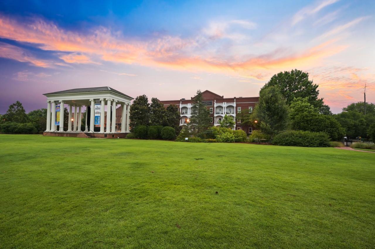 The James Madison Inn Екстер'єр фото