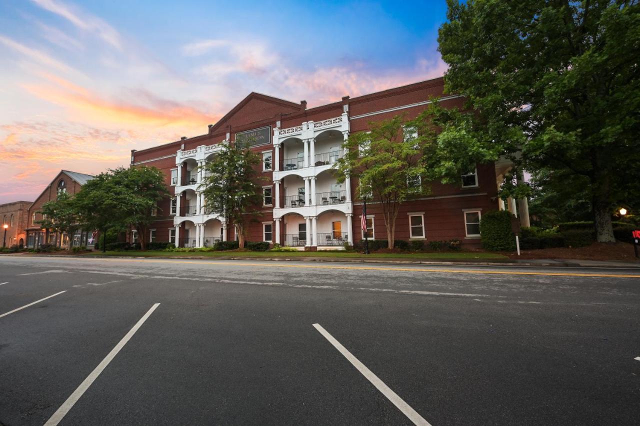 The James Madison Inn Екстер'єр фото