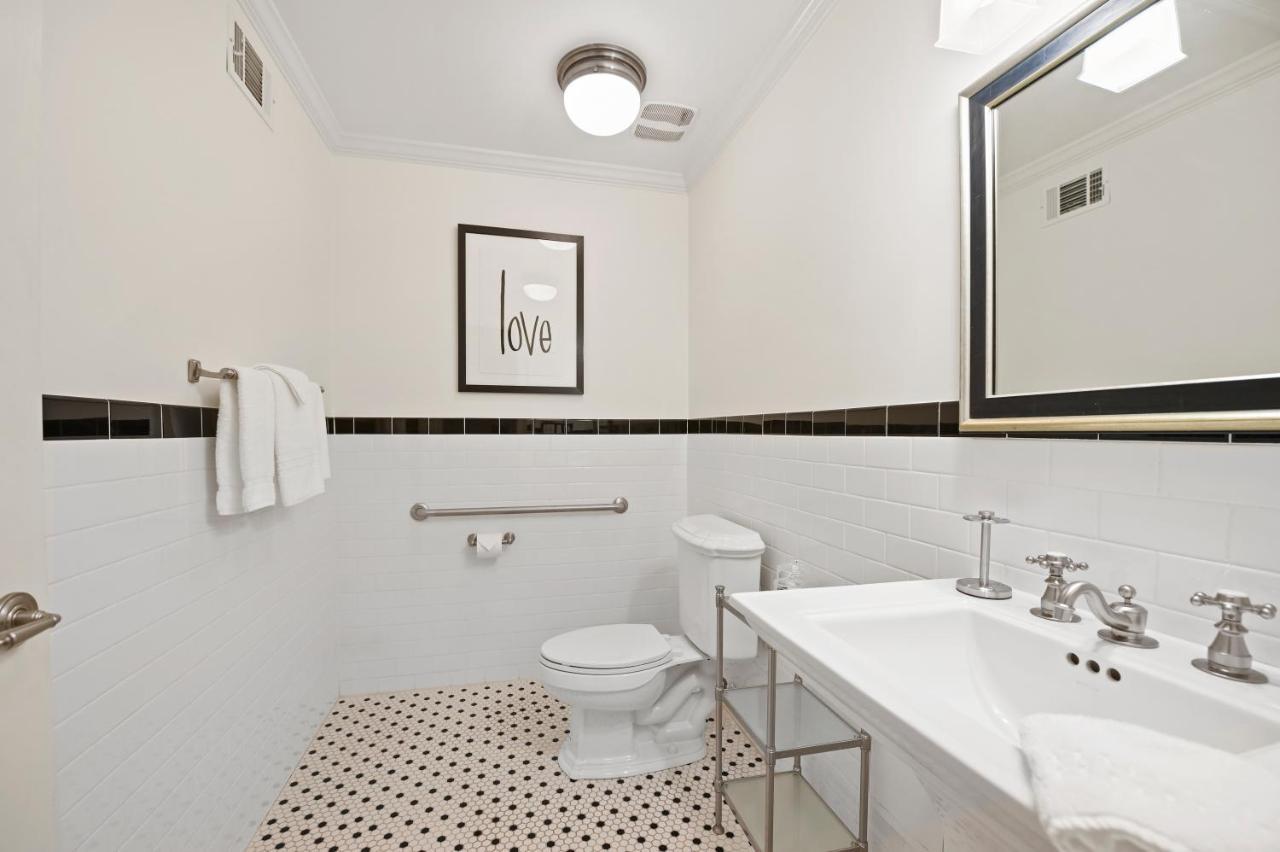 The James Madison Inn Екстер'єр фото