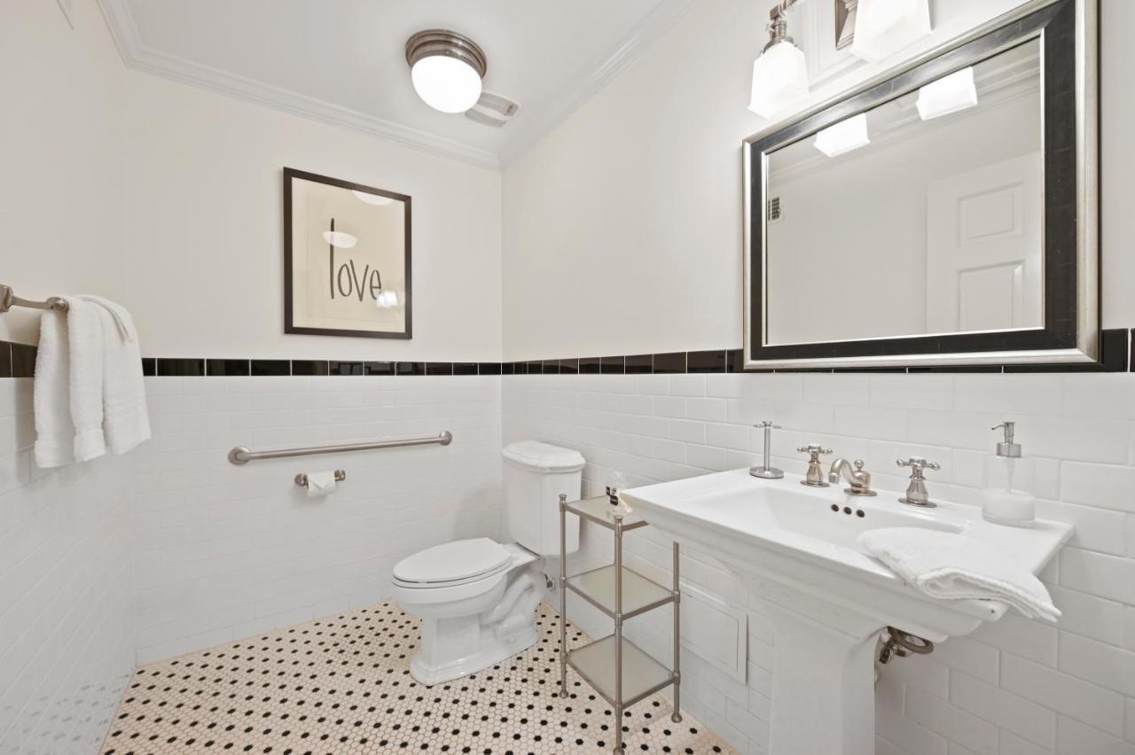 The James Madison Inn Екстер'єр фото