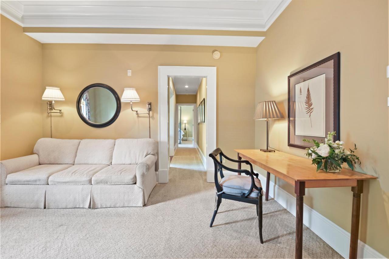 The James Madison Inn Екстер'єр фото