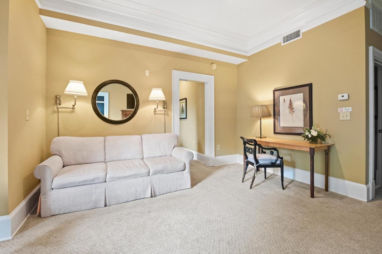 The James Madison Inn Екстер'єр фото